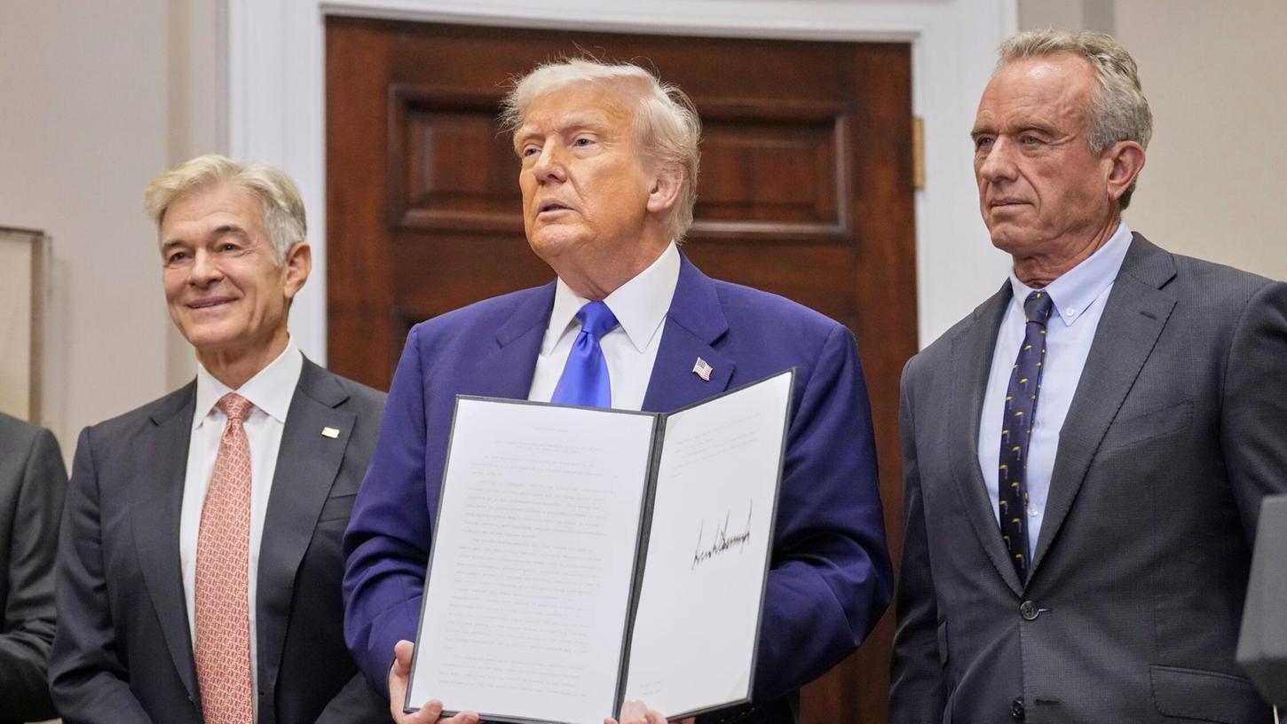 Mit einem neuen Dekret nimmt Trump die Pharmabranche ins Visier. Mit einem neuen Dekret nimmt Trump die Pharmabranche ins Visier.