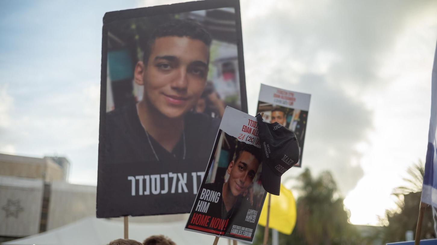 Der Soldat Edan Alexander wurde am 7. Oktober 2023 während des Hamas-Massakers von einem Militärstützpunkt entführt. Der Soldat Edan Alexander wurde am 7. Oktober 2023 während des Hamas-Massakers von einem Militärstützpunkt entführt.