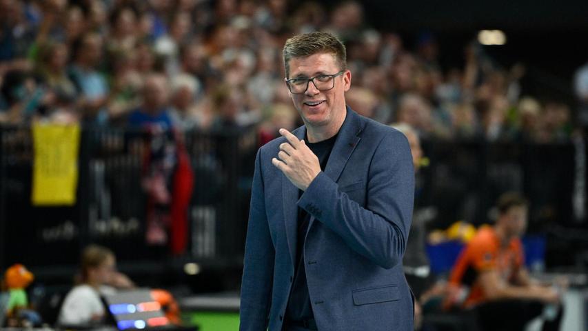 Volleyball-Coach Stefan Hübner vom Vizemeister SVG Lüneburg bekommt es mit einem Umbruch zu tun. Volleyball-Coach Stefan Hübner vom Vizemeister SVG Lüneburg bekommt es mit einem Umbruch zu tun.