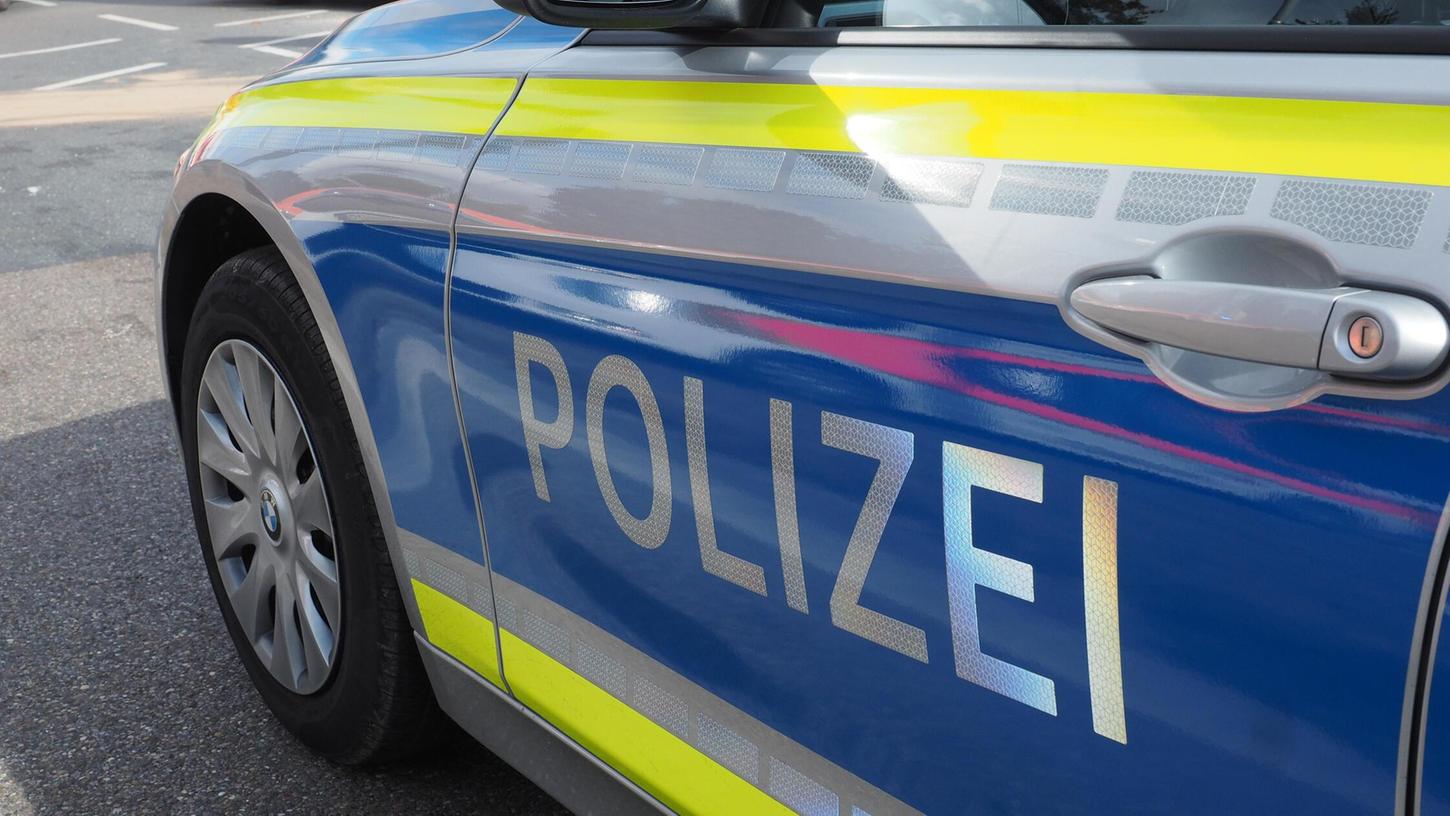 Die Treuchtlinger Polizei hofft auf Zeugen, die im morgendlichen Berufsverkehr den Vorfall beobachtet habe. Die Treuchtlinger Polizei hofft auf Zeugen, die im morgendlichen Berufsverkehr den Vorfall beobachtet habe.