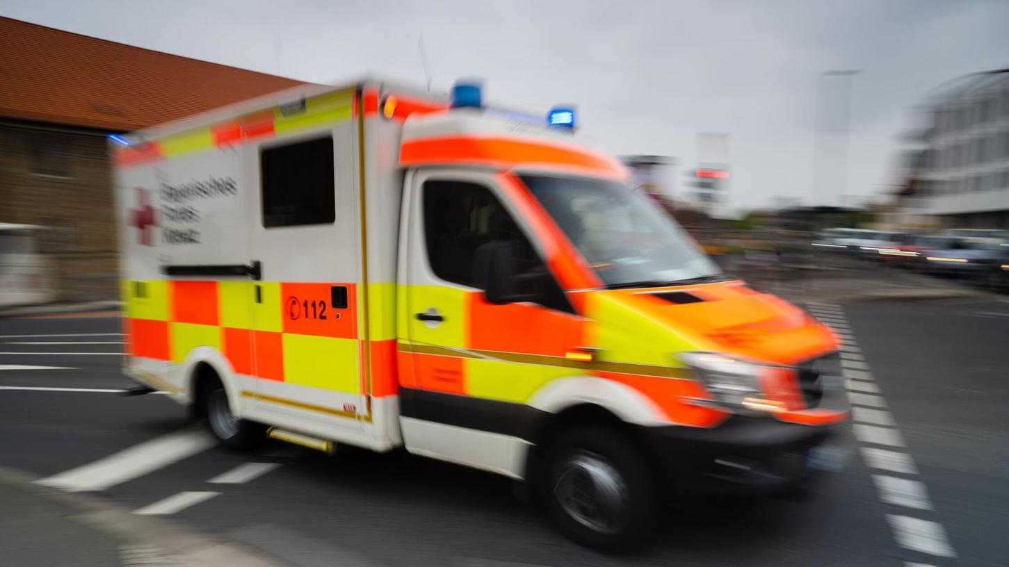 Ein 85-jähriger Mann verletzt sich schwer bei Feldarbeiten. (Symbolbild) Ein 85-jähriger Mann verletzt sich schwer bei Feldarbeiten. (Symbolbild)