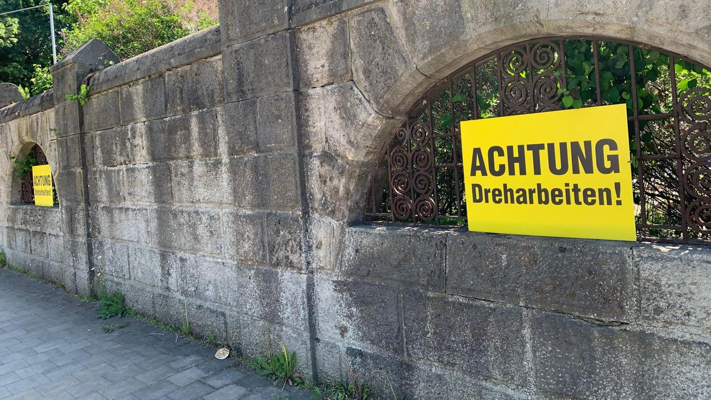 Das Schloss Faber-Castell in Stein wurde Anfang des 20. Jahrhunderts erbaut und lockt viele Besucherinnen und Besucher an. Aktuell finden hier Dreharbeiten statt. Das Schloss Faber-Castell in Stein wurde Anfang des 20. Jahrhunderts erbaut und lockt viele Besucherinnen und Besucher an. Aktuell finden hier Dreharbeiten statt.