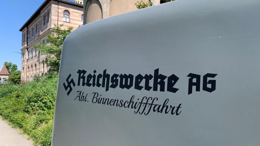 Wegen der Dreharbeiten waren auf dem Schlossgelände in den vergangenen Tagen des öfteren Hakenkreuze zu sehen. Wegen der Dreharbeiten waren auf dem Schlossgelände in den vergangenen Tagen des öfteren Hakenkreuze zu sehen.