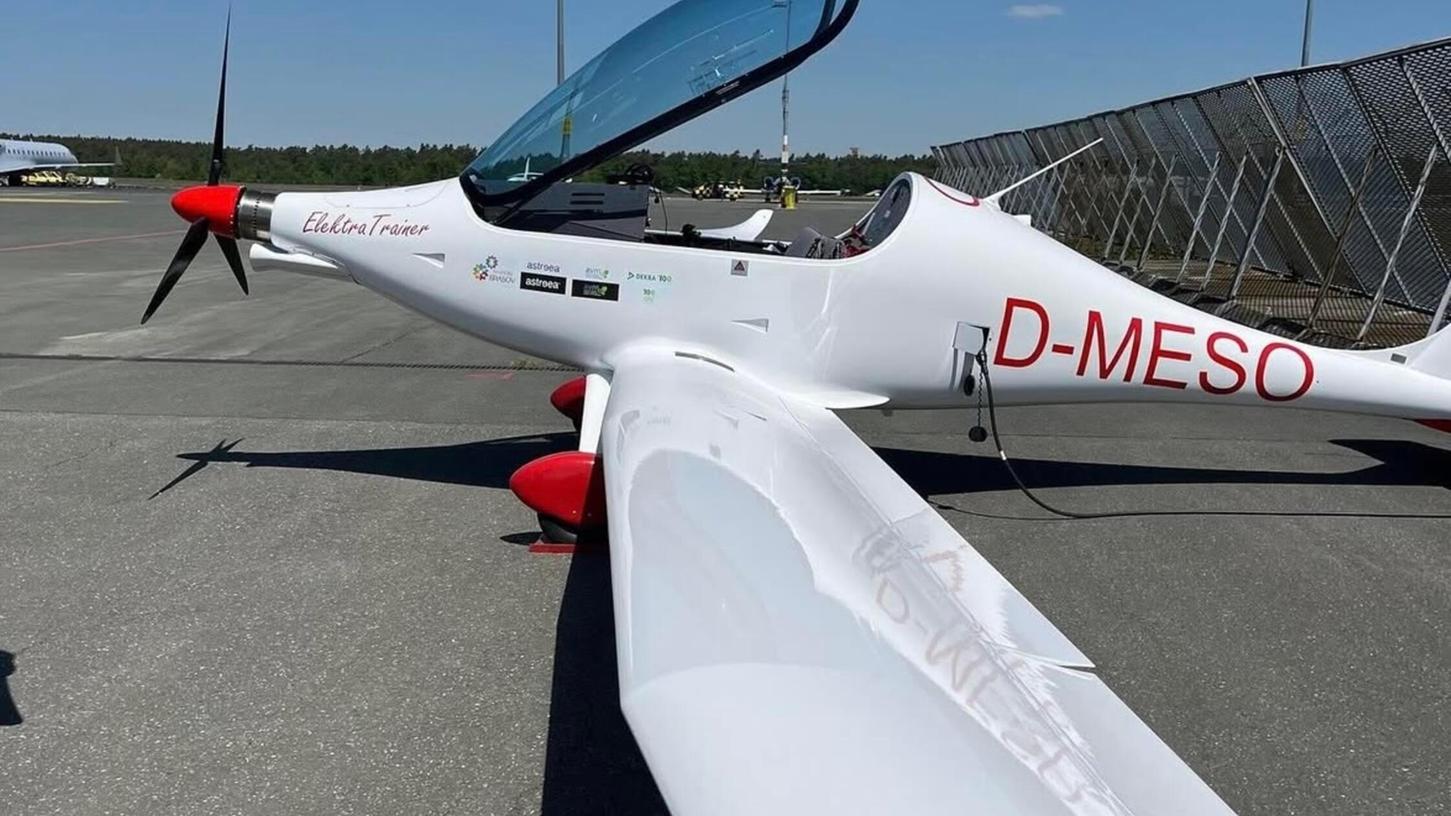 Am Dienstagnachmittag landete ein Elektroflugzeug am Airport. Am Dienstagnachmittag landete ein Elektroflugzeug am Airport.
