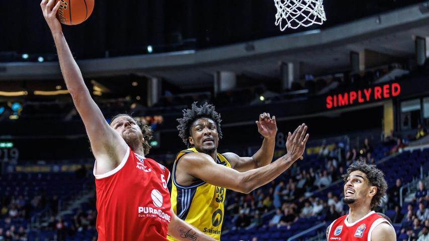 MBC-Center John Bryant zieht zum Berliner Korb. MBC-Center John Bryant zieht zum Berliner Korb.