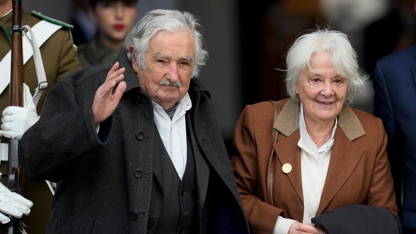 Mujica starb an der Seite seiner Frau Lucia Topolansky auf seinem Bauernhof vor den Toren von Montevideo. Mujica starb an der Seite seiner Frau Lucia Topolansky auf seinem Bauernhof vor den Toren von Montevideo.