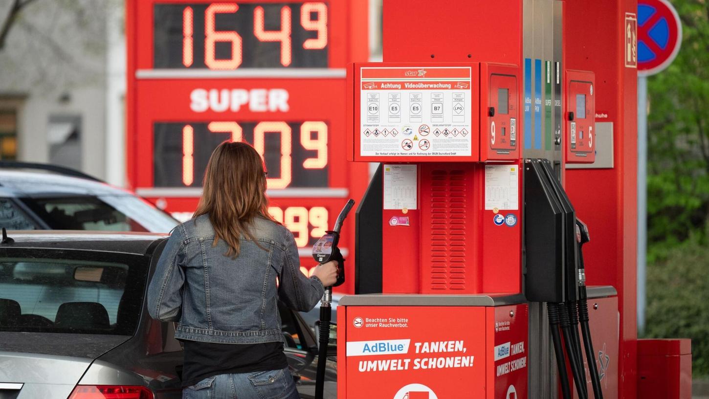 Tanken ist im April billiger geworden. (Symbolbild) Tanken ist im April billiger geworden. (Symbolbild)