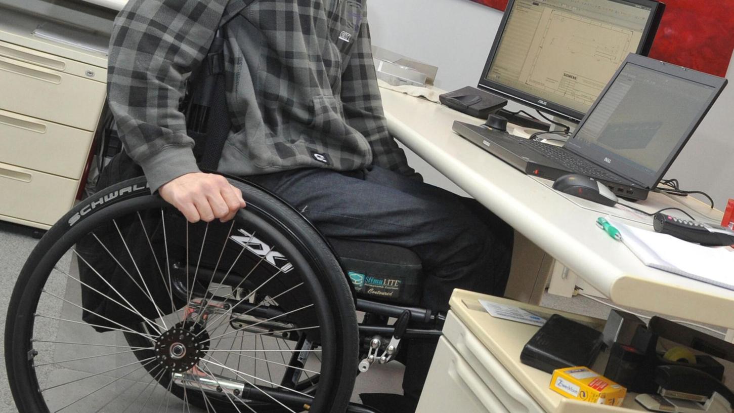 Schwerbehinderte Arbeitnehmer seien im Durchschnitt besser ausgebildet als die Gesamtheit der Arbeitnehmerschaft, sagt ein Experte. (Archivbild). Schwerbehinderte Arbeitnehmer seien im Durchschnitt besser ausgebildet als die Gesamtheit der Arbeitnehmerschaft, sagt ein Experte. (Archivbild).
