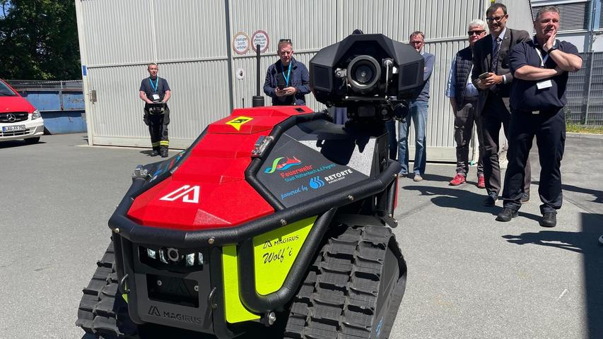 Mit Löschroboter "Wolf'i" Brände in Röthenbach bekämpfen Mit Löschroboter "Wolf'i" Brände in Röthenbach bekämpfen