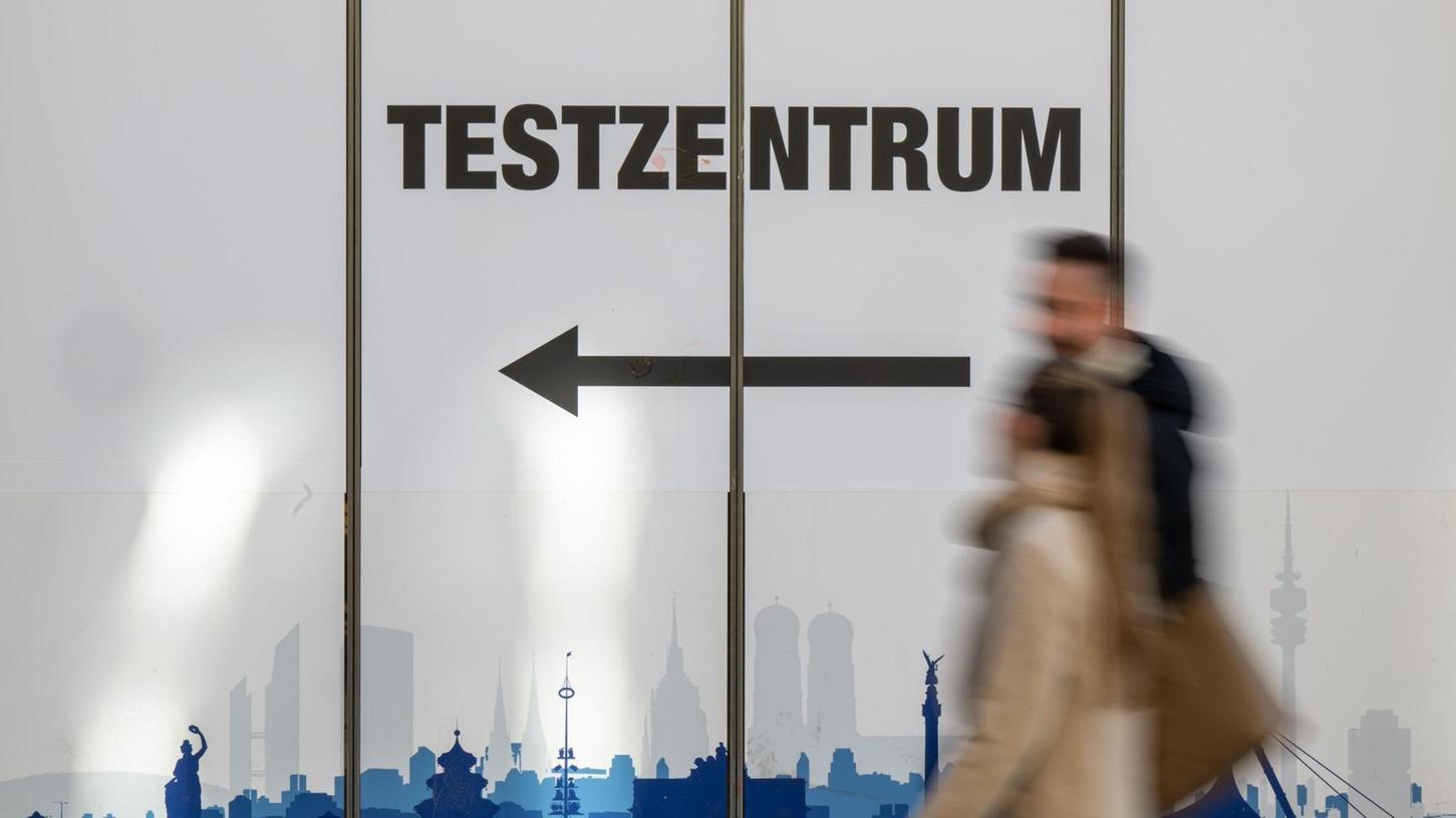 Zwei Männer sollen in Oberbayern in Corona-Testzentren Leistungen abgerechnet haben, die gar nicht erbracht worden. (Symbolbild) Zwei Männer sollen in Oberbayern in Corona-Testzentren Leistungen abgerechnet haben, die gar nicht erbracht worden. (Symbolbild)