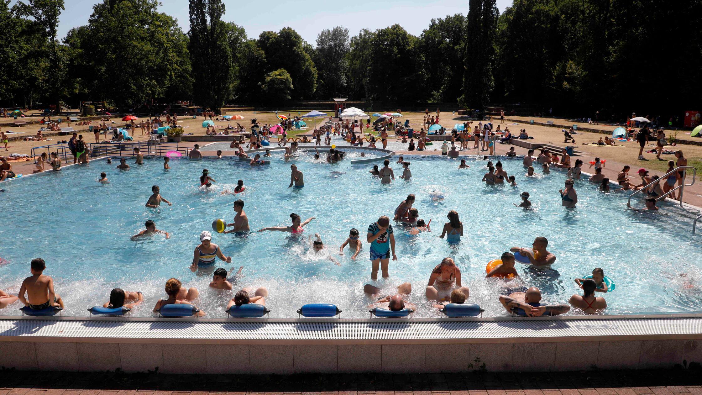 Nürnberger Stadionbad macht bald auf, Naturgartenbad lässt auf sich warten
