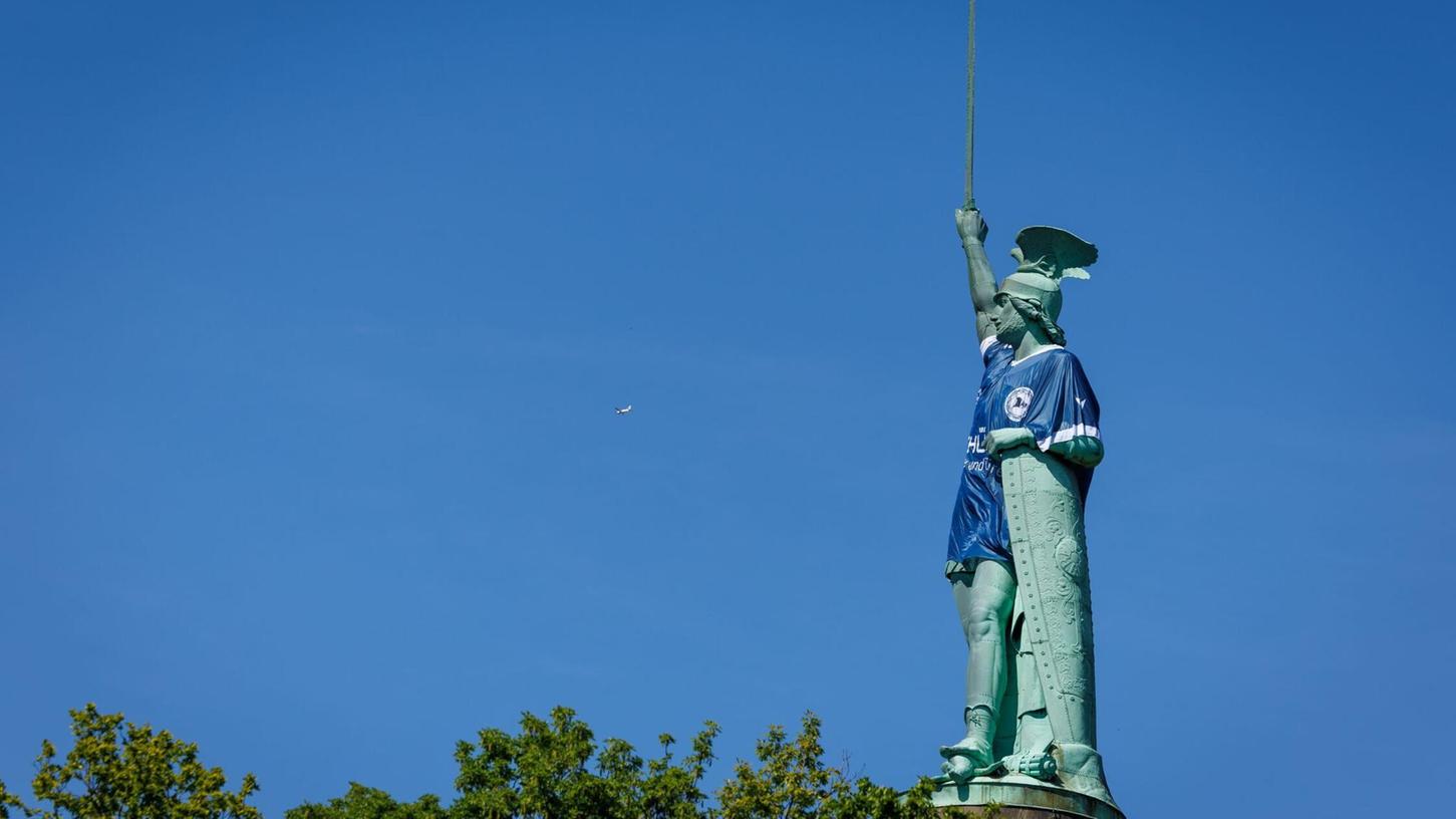 Das Hermannsdenkmal ist nun in ungewohntem Outfit zu sehen. Das Hermannsdenkmal ist nun in ungewohntem Outfit zu sehen.
