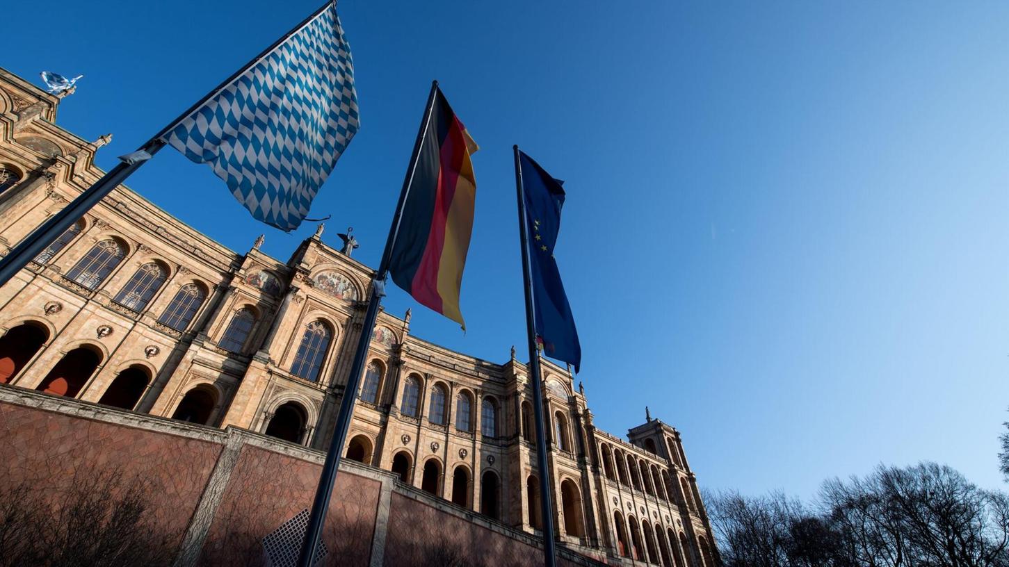 Der Bayerische Landtag verhindert den Auftritt eines neu-rechten Verlegers. (Archivbild) Der Bayerische Landtag verhindert den Auftritt eines neu-rechten Verlegers. (Archivbild)