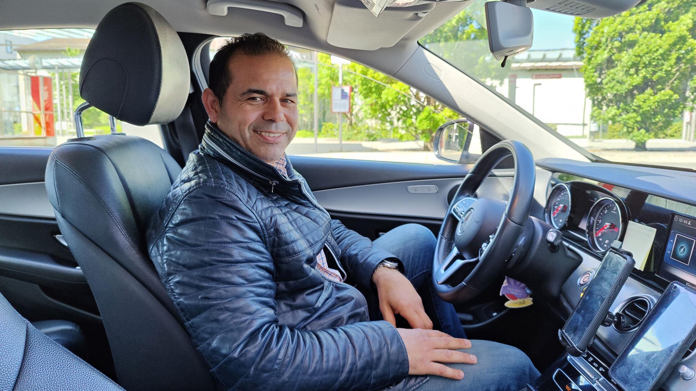 Taxi Ben Ghazi Ben Mbarek Taxifahrer