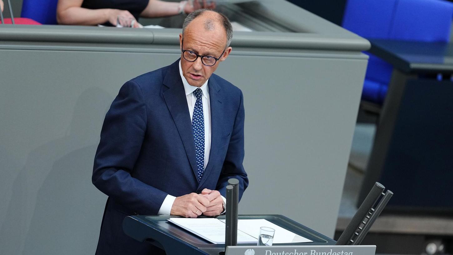 Bundeskanzler Friedrich Merz spricht bei seiner Regierungserklärung im Plenum des Bundestags. Bundeskanzler Friedrich Merz spricht bei seiner Regierungserklärung im Plenum des Bundestags.