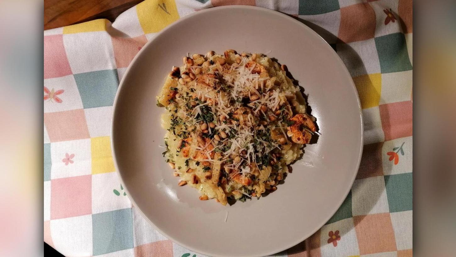 Passt perfekt in die Saison: Risotto mit Spargel. Dazu passen auch Pinienkerne oder Garnelen. Passt perfekt in die Saison: Risotto mit Spargel. Dazu passen auch Pinienkerne oder Garnelen.