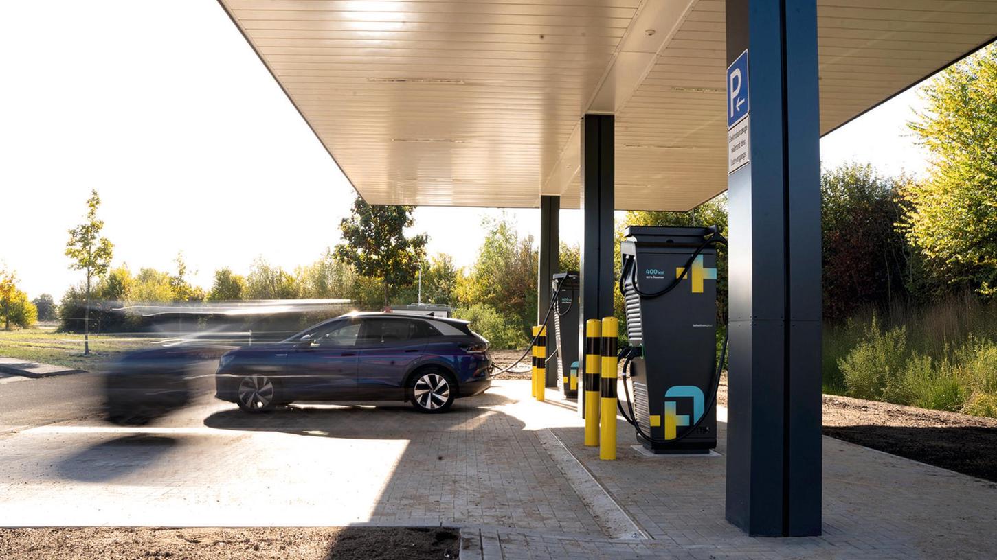 An sogenannten „High Power Charging-Ladepunkten“ lassen sich E-Autos besonders schnell aufladen. (Symbolbild) An sogenannten „High Power Charging-Ladepunkten“ lassen sich E-Autos besonders schnell aufladen. (Symbolbild)