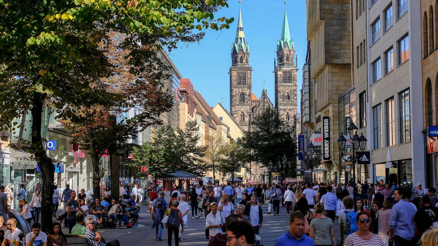 Wer in einem Kaufhaus - auch in der Nürnberger Innenstadt - einkaufen geht, der kennt oft die Hintergründe nicht. (Symbolbild) Wer in einem Kaufhaus - auch in der Nürnberger Innenstadt - einkaufen geht, der kennt oft die Hintergründe nicht. (Symbolbild)