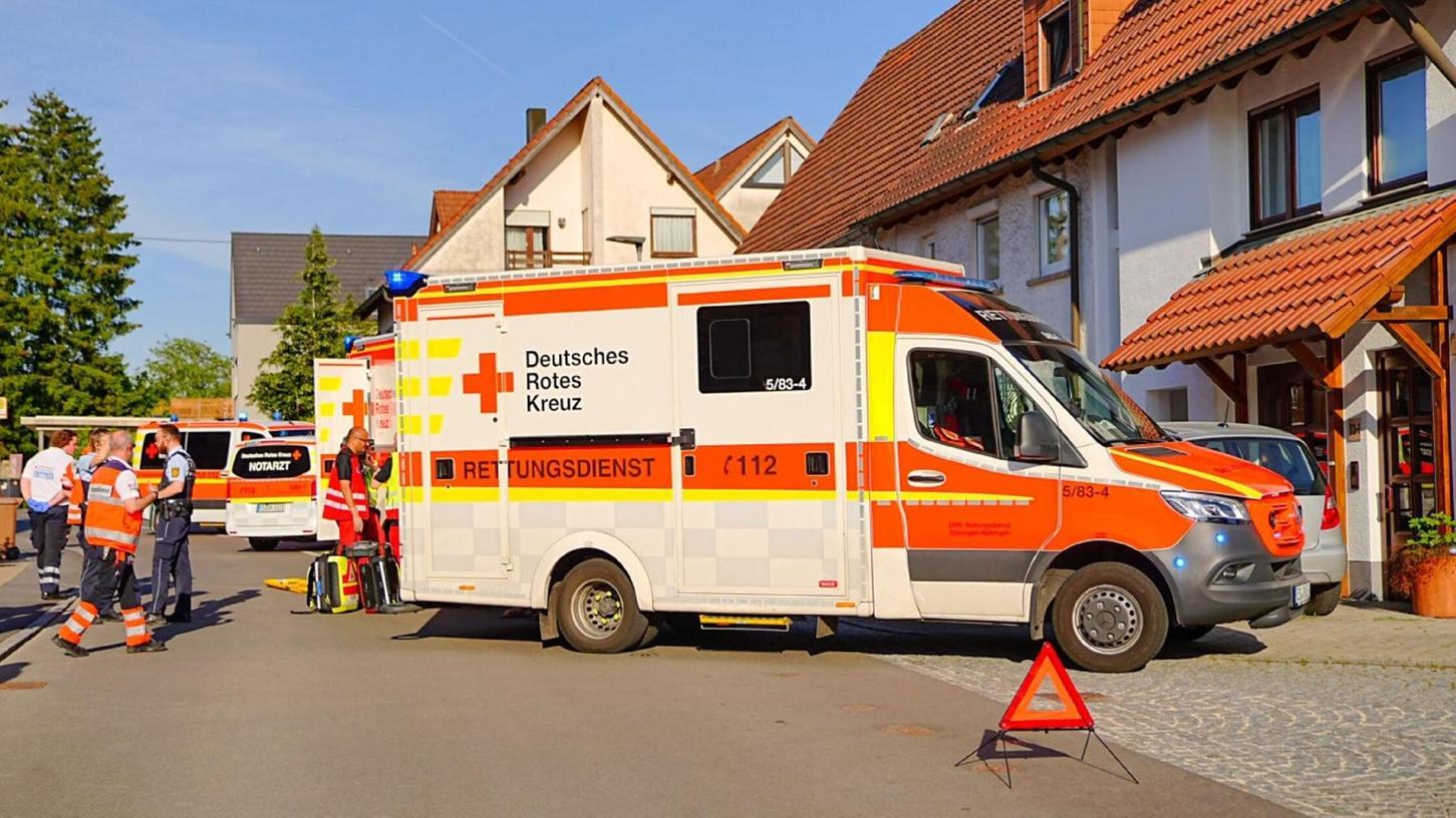 Zwei Fußgänger sind bei dem Vorfall in Notzingen verletzt worden. Zwei Fußgänger sind bei dem Vorfall in Notzingen verletzt worden.