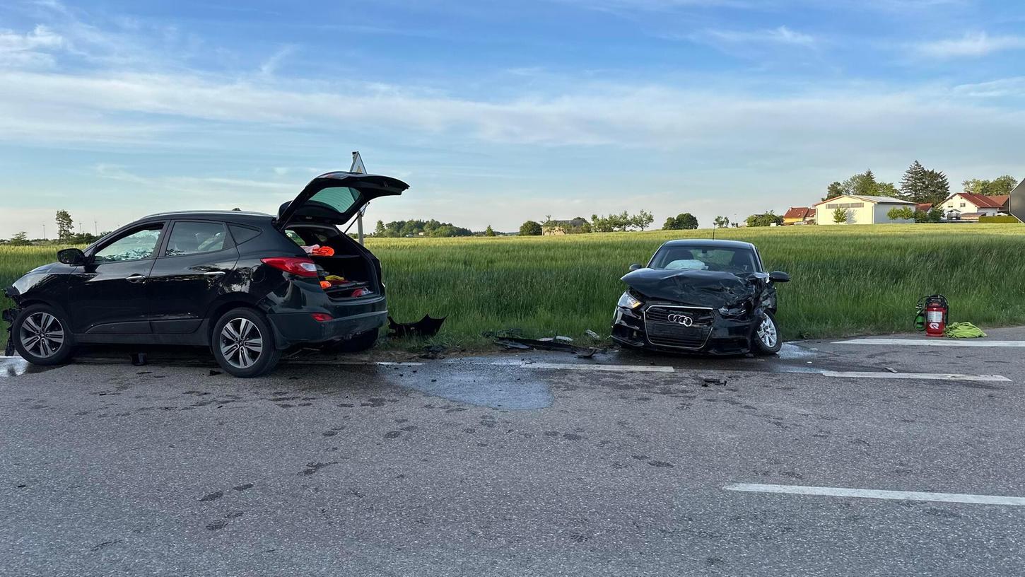 Am Mittwochabend kam es in Titting zu einem schweren Verkehrsunfall. Am Mittwochabend kam es in Titting zu einem schweren Verkehrsunfall.