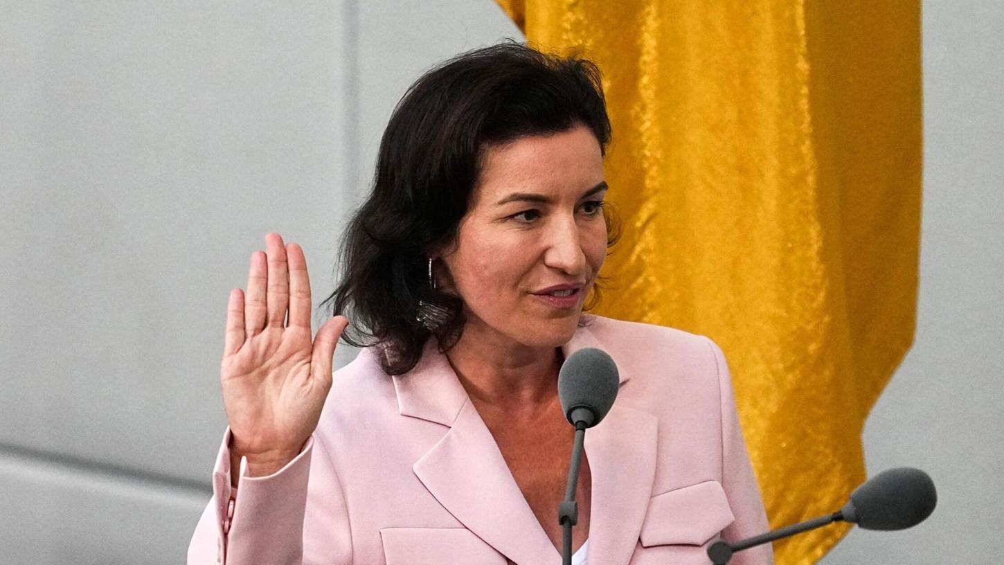 Nach ihrer Vereidigung zur neuen Forschungs- und Raumfahrtministerin hat sich Dorothee Bär viel vorgenommen. (Archivbild) Nach ihrer Vereidigung zur neuen Forschungs- und Raumfahrtministerin hat sich Dorothee Bär viel vorgenommen. (Archivbild)
