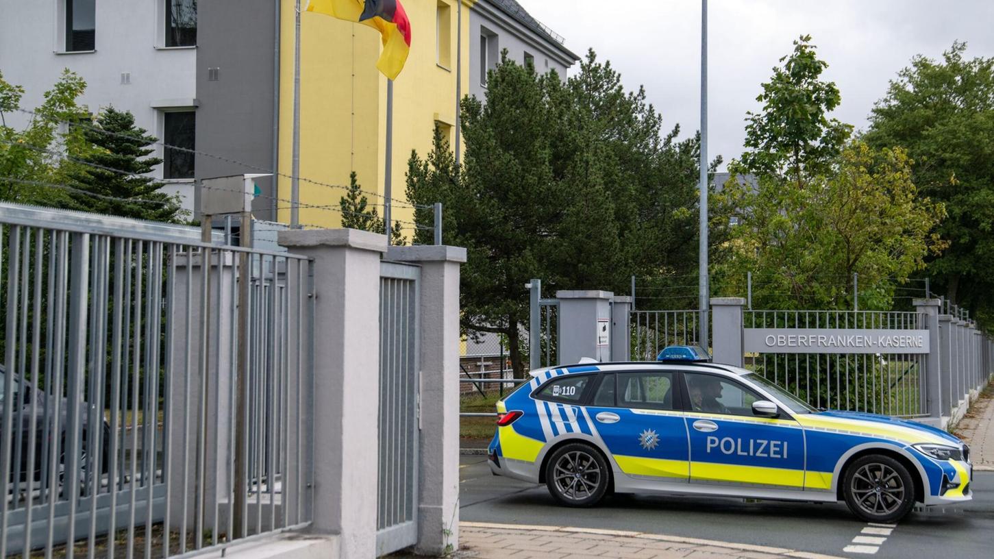 Zunächst waren die Ermittler davon ausgegangen, dass der Syrer mit zwei Macheten Bundeswehrsoldaten im oberfränkischen Hof töten wollte. (Archivbild) Zunächst waren die Ermittler davon ausgegangen, dass der Syrer mit zwei Macheten Bundeswehrsoldaten im oberfränkischen Hof töten wollte. (Archivbild)