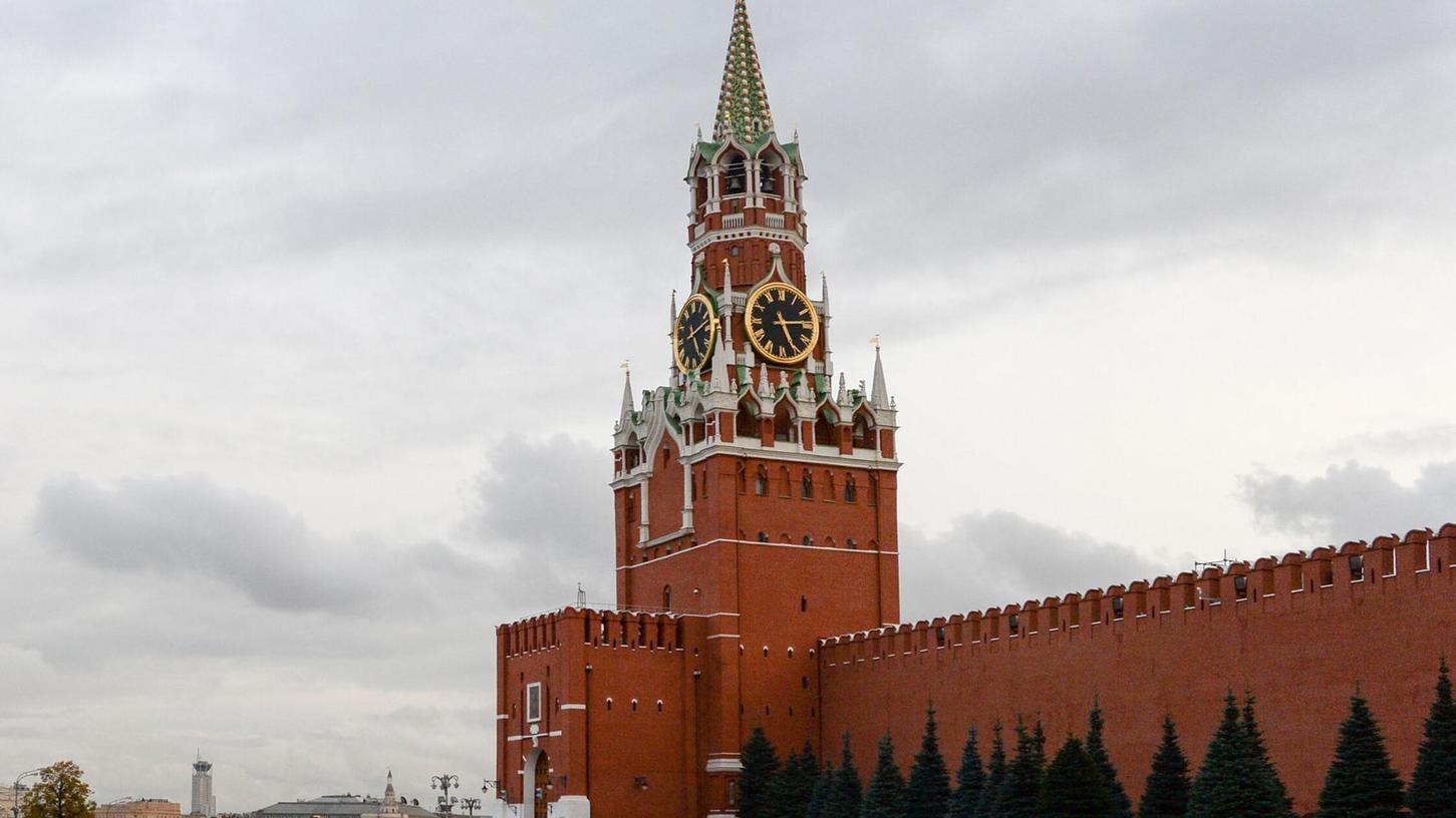Die berüchtigte russische Hackergruppe Fancy Bear hat gezielt Rüstungsfirmen angegriffen, die Waffen an die Ukraine liefern. Die berüchtigte russische Hackergruppe Fancy Bear hat gezielt Rüstungsfirmen angegriffen, die Waffen an die Ukraine liefern.