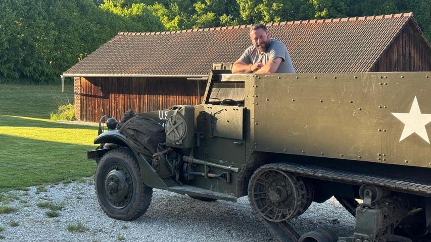 Stefan Schatz sammelt seit einigen Jahren Fahrzeuge und Gegenstände aus der Zeit von 1945. Ein Teil davon soll beim Fest in Guntersrieth gezeigt werden. Stefan Schatz sammelt seit einigen Jahren Fahrzeuge und Gegenstände aus der Zeit von 1945. Ein Teil davon soll beim Fest in Guntersrieth gezeigt werden.