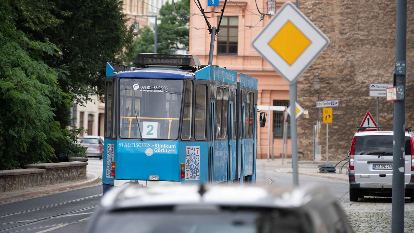 Ein gut ausgebauter ÖPNV macht Regionen für Touristen und Arbeitgeber attraktiv - und trägt somit zur Bruttowertschöpfung bei. (Symbolbild) Ein gut ausgebauter ÖPNV macht Regionen für Touristen und Arbeitgeber attraktiv - und trägt somit zur Bruttowertschöpfung bei. (Symbolbild)