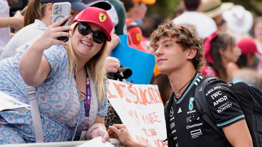 Schon ein Fan-Liebling: Mercedes-Fahrer Kimi Antonelli. Schon ein Fan-Liebling: Mercedes-Fahrer Kimi Antonelli.