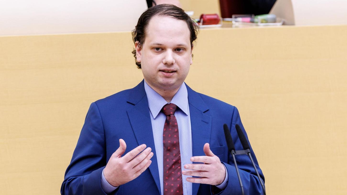 Der AfD-Politiker Rene Dierkes missbraucht nach Ansicht der Sicherheitsbehörden sein Landtagsmandat zum Kampf gegen die freiheitliche demokratische Grundordnung. (Archivbild) Der AfD-Politiker Rene Dierkes missbraucht nach Ansicht der Sicherheitsbehörden sein Landtagsmandat zum Kampf gegen die freiheitliche demokratische Grundordnung. (Archivbild)