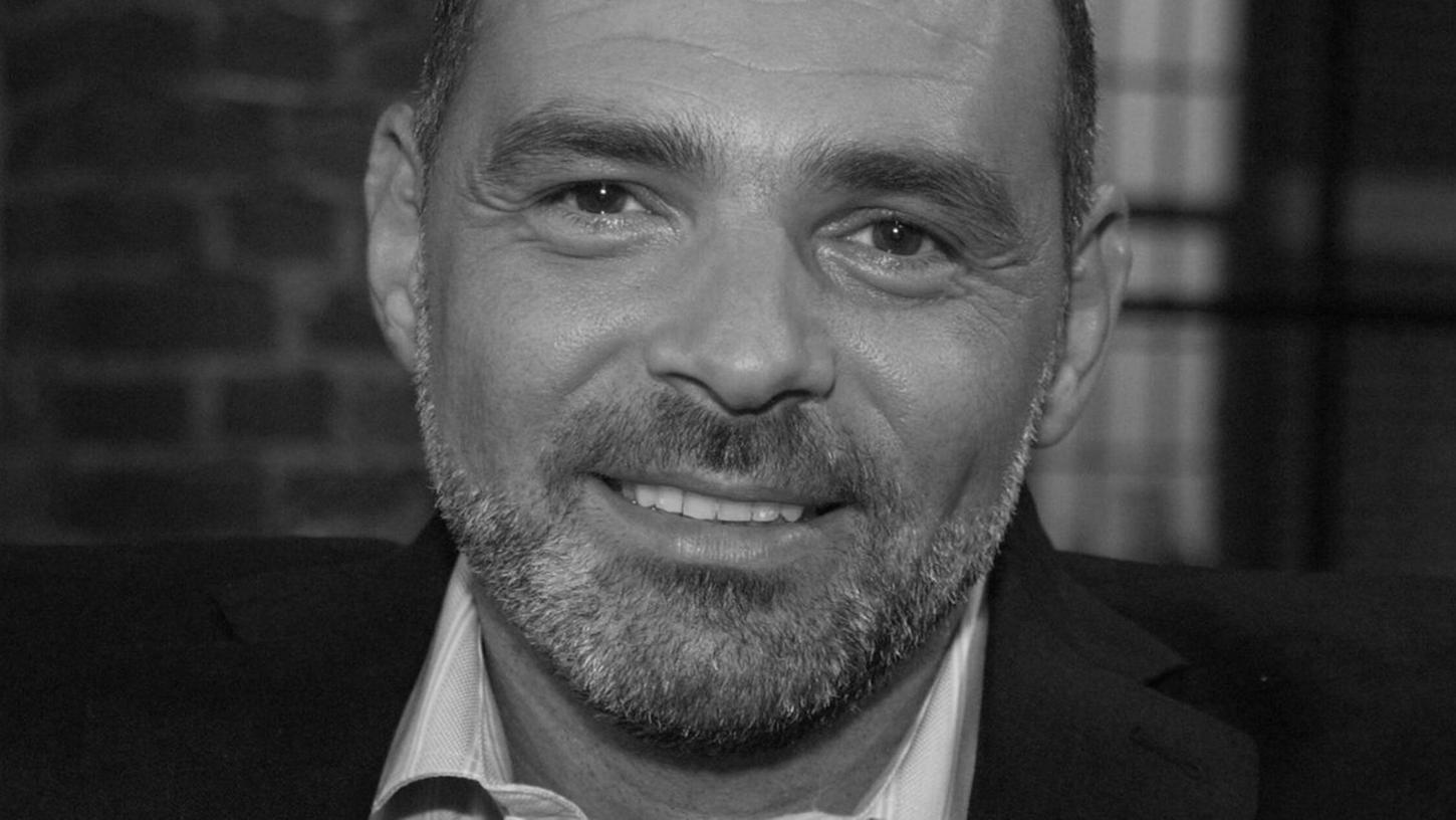 Giovanni Arvaneh gehörte jahrelang zur Stammbesetzung der ARD -Serie "Marienhof". Nun ist der Schauspieler mit 61 Jahren verstorben. Giovanni Arvaneh gehörte jahrelang zur Stammbesetzung der ARD -Serie "Marienhof". Nun ist der Schauspieler mit 61 Jahren verstorben.