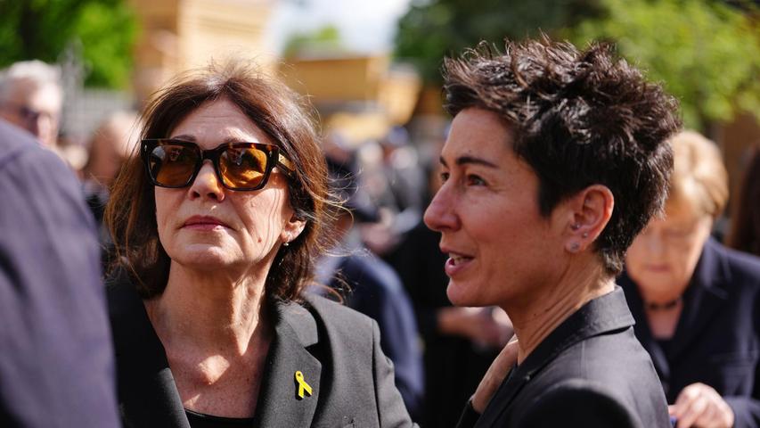 Auch Iris Berben und Dunja Hayali gehörten zu den Trauergästen. Auch Iris Berben und Dunja Hayali gehörten zu den Trauergästen.