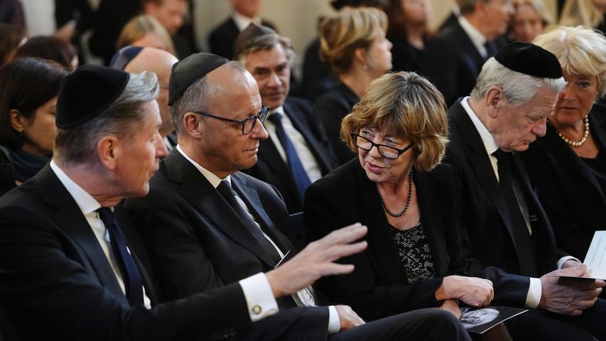 Mathias Döpfner, Friedrich Merz und Daniele Schaft bei der Trauerfeier. Mathias Döpfner, Friedrich Merz und Daniele Schaft bei der Trauerfeier.