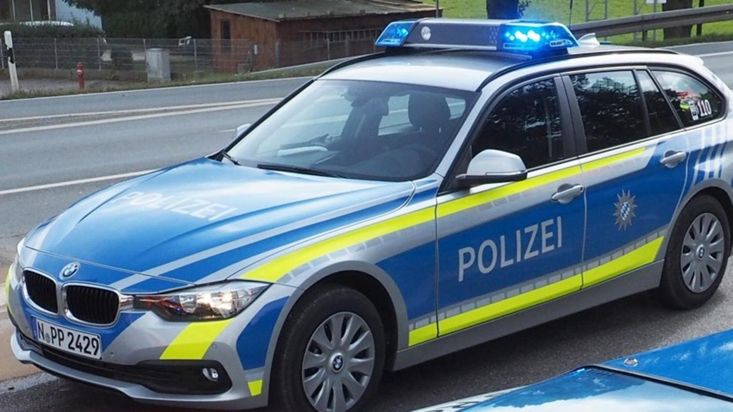 Zu der bislang unbekannten Person liegt der Polizei eine Beschreibung vor. Zu der bislang unbekannten Person liegt der Polizei eine Beschreibung vor.