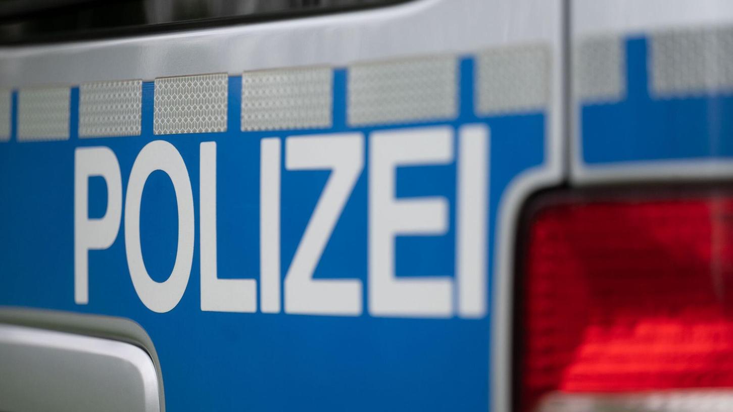 Die Polizei fuhr sofort in die Wohnung und fand den 59-Jährigen tot auf. (Symbolbild) Die Polizei fuhr sofort in die Wohnung und fand den 59-Jährigen tot auf. (Symbolbild)
