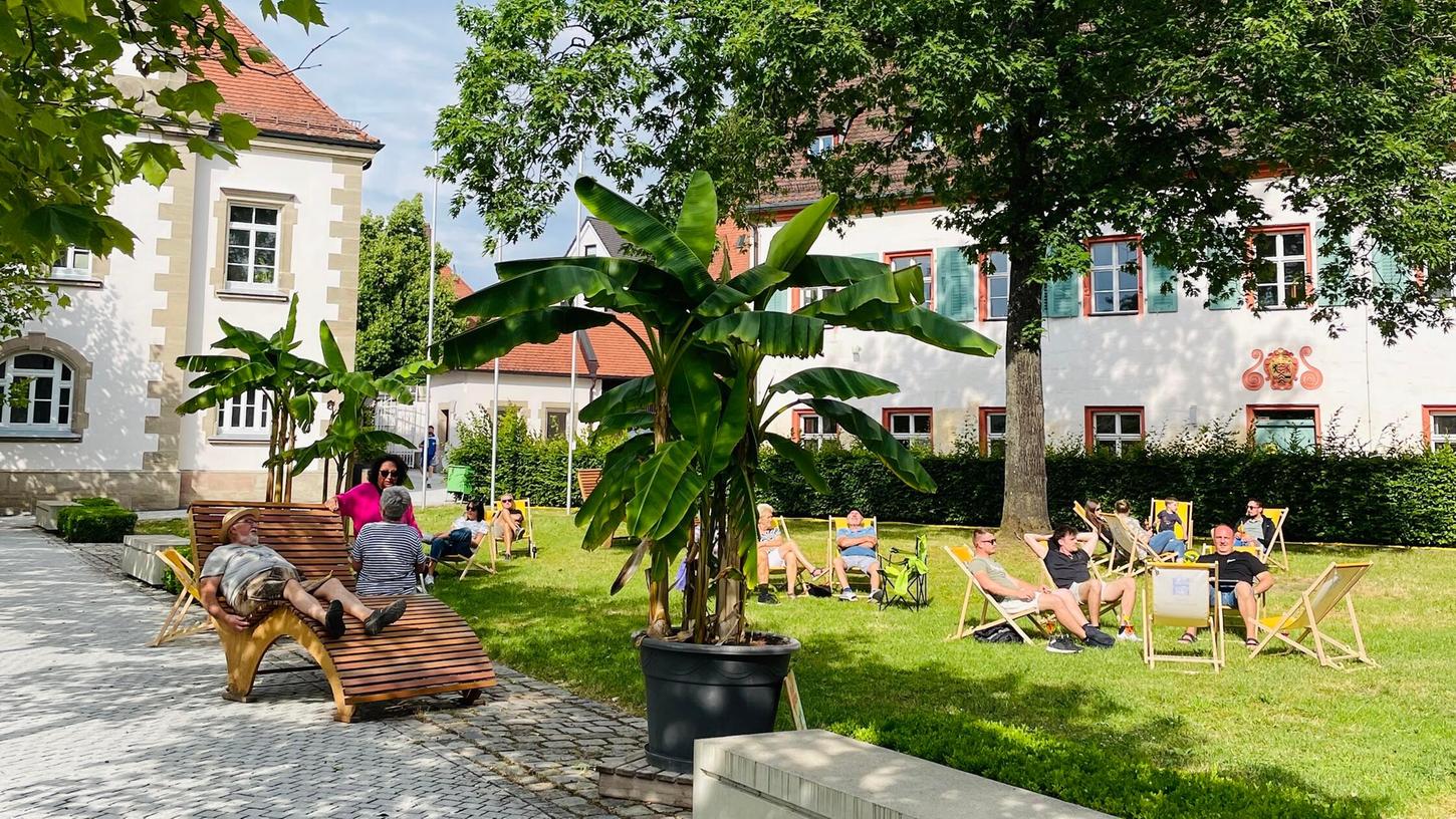 Mit dem Feierabend in den Sommer starten – das ist das Motto der beliebten Veranstaltungsreihe „Sommer im Residenzhof“. Mit dem Feierabend in den Sommer starten – das ist das Motto der beliebten Veranstaltungsreihe „Sommer im Residenzhof“.