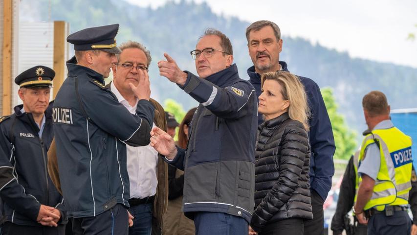 Innenminister Dobrindt wertet die Verschärfung der Grenzkontrollen als Erfolg. Innenminister Dobrindt wertet die Verschärfung der Grenzkontrollen als Erfolg.