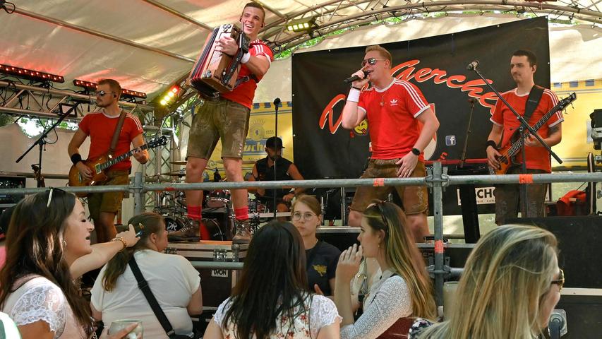 Die Band "Die Gerchli", hier bei der Erlanger Bergkirchweih, wird auch beim Annafest im Forchheimer Kellerwald den Besuchern einheizen. Die Band "Die Gerchli", hier bei der Erlanger Bergkirchweih, wird auch beim Annafest im Forchheimer Kellerwald den Besuchern einheizen.