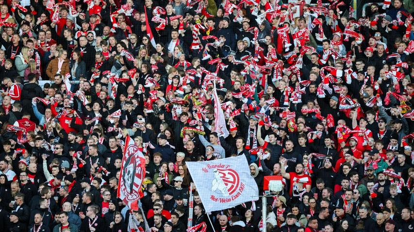 Einige Fans von Rot-Weiss Essen haben sich in Verl daneben benommen. Einige Fans von Rot-Weiss Essen haben sich in Verl daneben benommen.