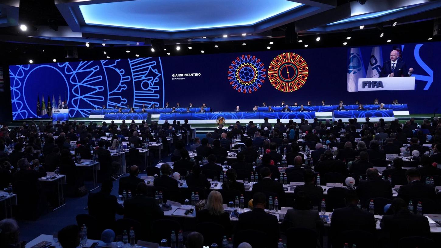 Beim FIFA-Kongress sorgt das Verhalten von FIFA-Chef Infantino für Kritik. Beim FIFA-Kongress sorgt das Verhalten von FIFA-Chef Infantino für Kritik.
