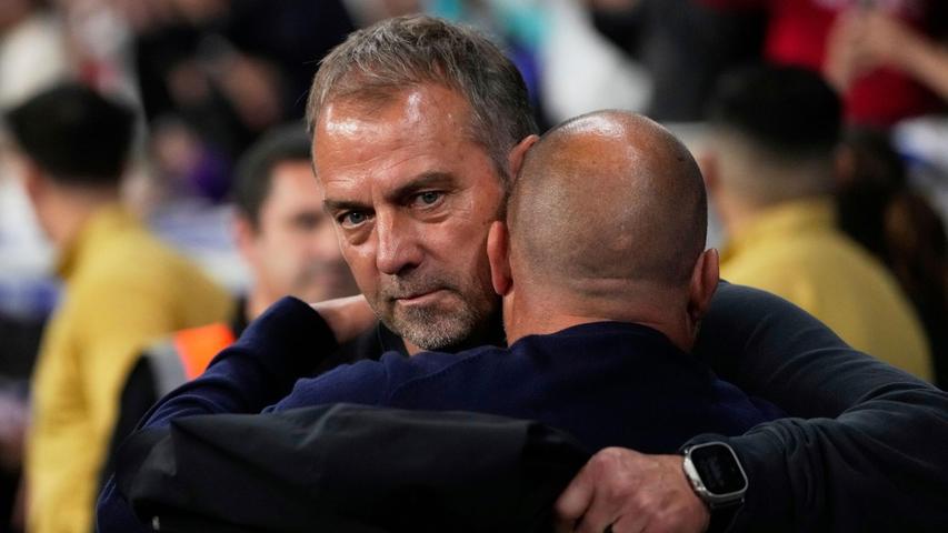 Hansi Flick feiert seinen ersten Meistertitel als Trainer im Ausland. Hansi Flick feiert seinen ersten Meistertitel als Trainer im Ausland.