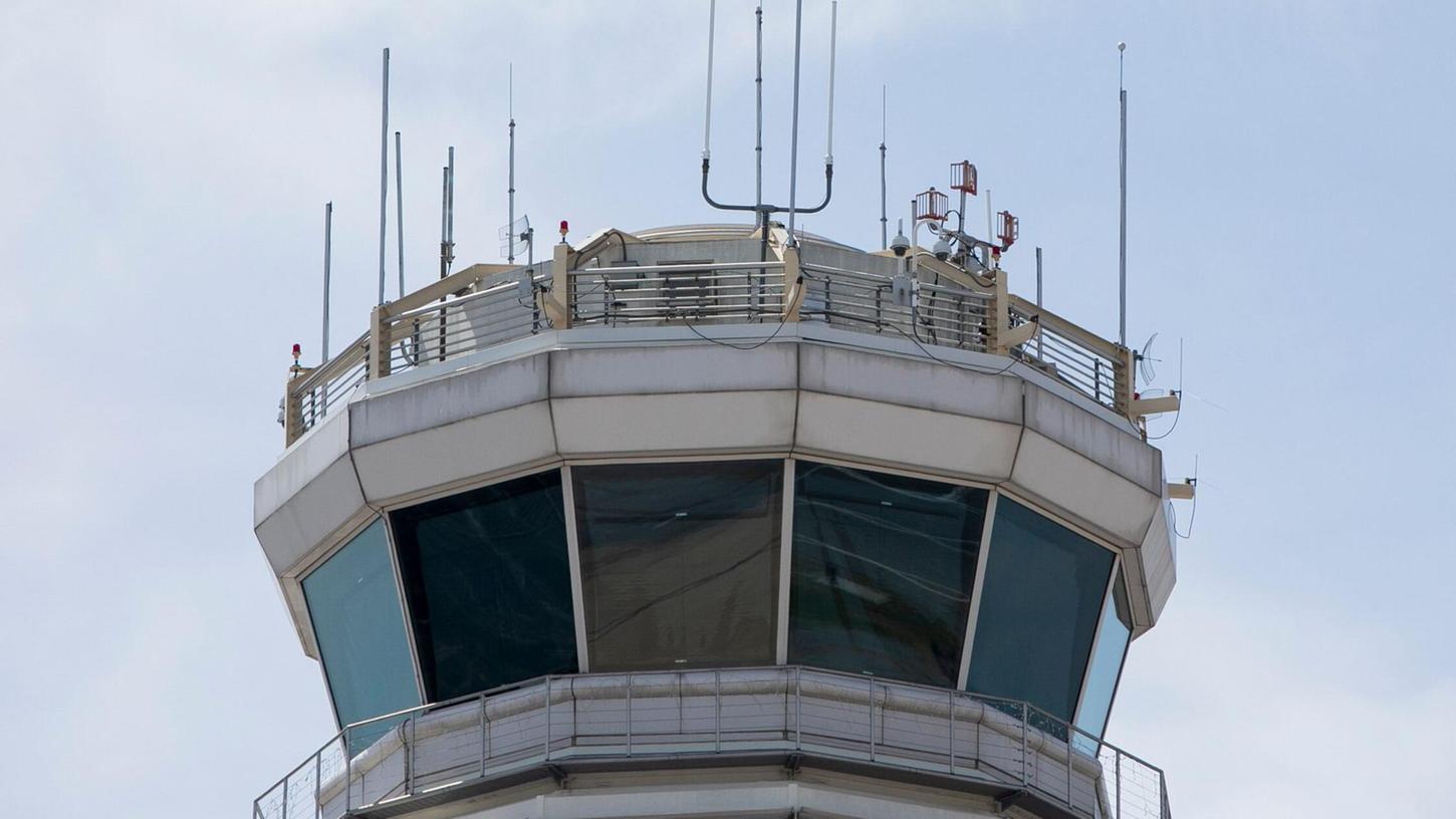 Am Flughafen von Denver verloren die Lotsen kurzzeitig den Kontakt zu den Piloten (Symbolbild) Am Flughafen von Denver verloren die Lotsen kurzzeitig den Kontakt zu den Piloten (Symbolbild)