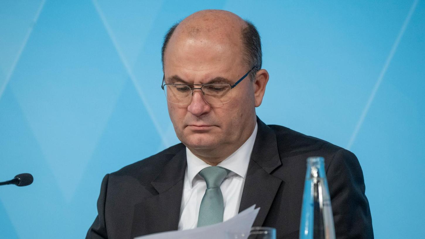 Der Job des bayerischen Finanzministers ist infolge der mauen Wirtschaftslage und eingebrochenen Steuereinnahmen derzeit definitiv nicht einfach. +(Archivbild) Der Job des bayerischen Finanzministers ist infolge der mauen Wirtschaftslage und eingebrochenen Steuereinnahmen derzeit definitiv nicht einfach. +(Archivbild)