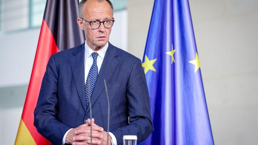Bundeskanzler Merz kritisiert das Fernbleiben von Putin bei den Istanbuler Ukraine-Gesprächen. Bundeskanzler Merz kritisiert das Fernbleiben von Putin bei den Istanbuler Ukraine-Gesprächen.