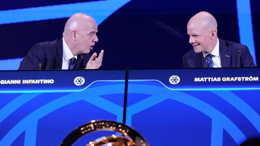 FIFA-Chef Infantino (l.) braucht nun ein gutes Krisenmanagement. FIFA-Chef Infantino (l.) braucht nun ein gutes Krisenmanagement.