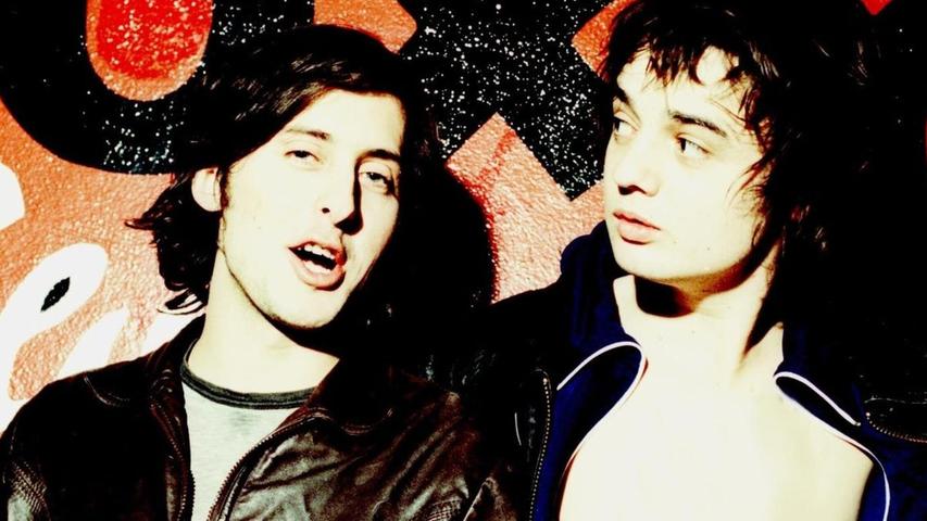 Ein Bild aus alten Tagen: Peter Doherty (rechts) und Carl Barât veröffentlichten 2024 mit "All Quiet On The Eastern Esplanade" ein neues Libertines-Album. Ein Bild aus alten Tagen: Peter Doherty (rechts) und Carl Barât veröffentlichten 2024 mit "All Quiet On The Eastern Esplanade" ein neues Libertines-Album.
