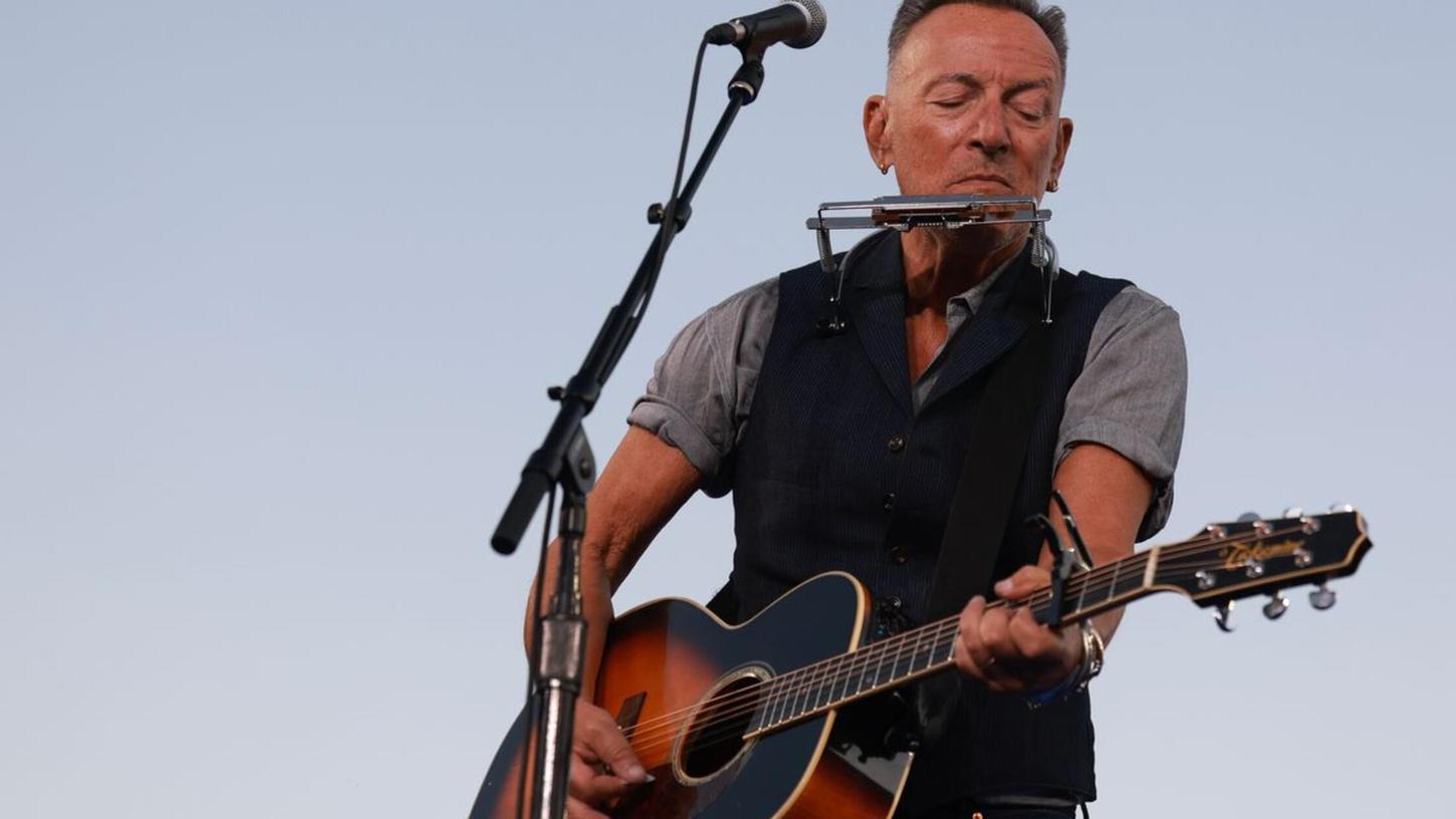 Bruce Springsteen hat sich bei seinem Tourstart klar gegen Donald Trump positioniert. Bruce Springsteen hat sich bei seinem Tourstart klar gegen Donald Trump positioniert.