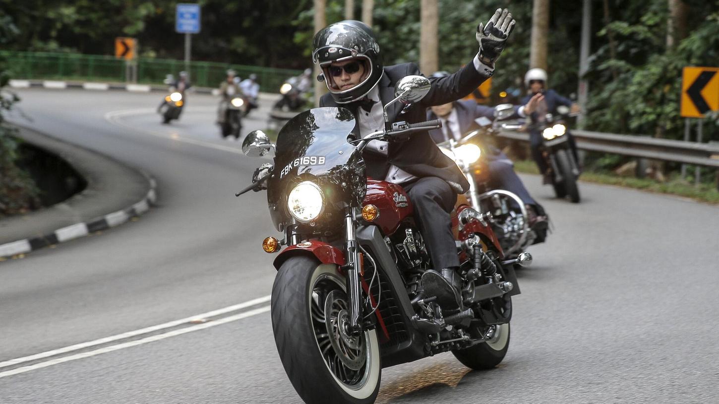 Der Distinguished Gentleman‘s Ride (DGR) vereint Motorradfahrer aus aller Welt. Weltweit sind es über 1.000 Städte in 110 Ländern, in denen Biker daran teilnehmen. Der Distinguished Gentleman‘s Ride (DGR) vereint Motorradfahrer aus aller Welt. Weltweit sind es über 1.000 Städte in 110 Ländern, in denen Biker daran teilnehmen.
