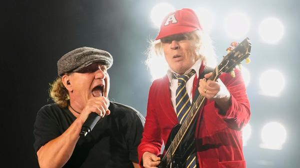 19.04.2025, USA, Pasadena: Brian Johnson (l) und A